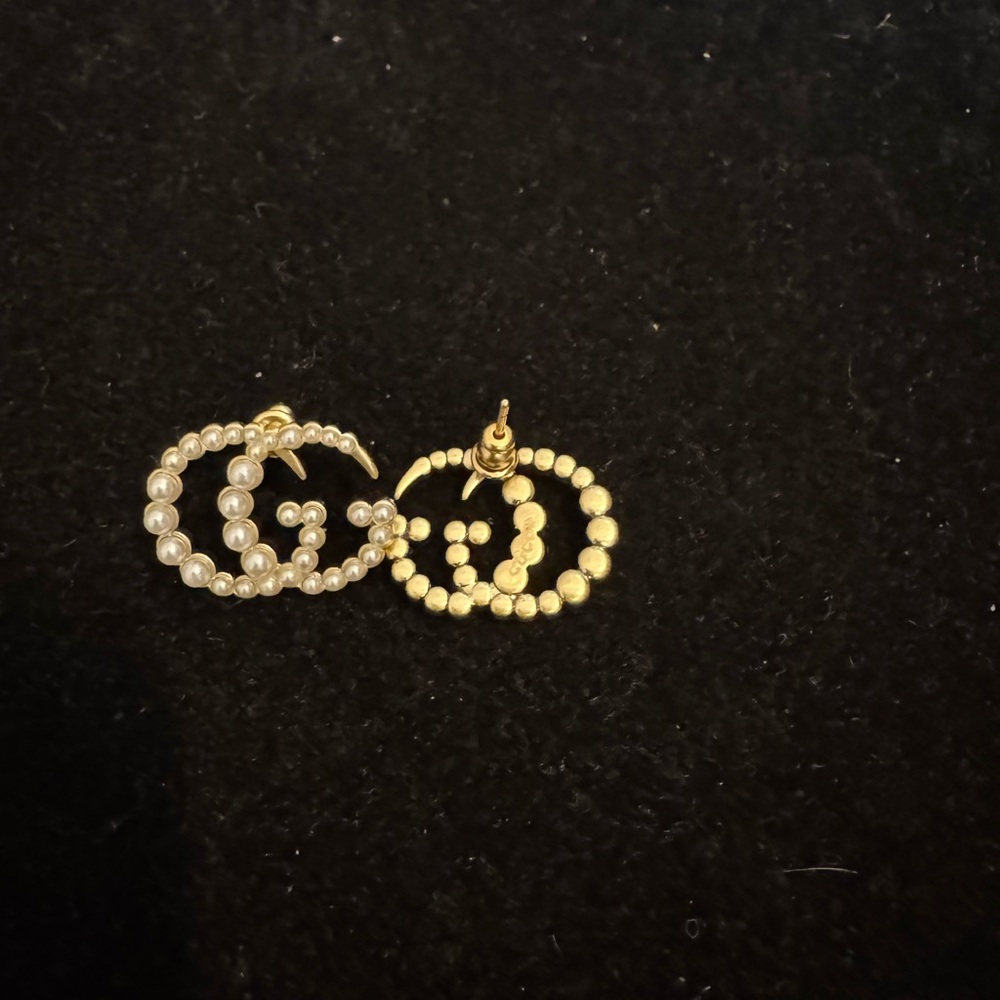 Gucci Gold and Cream Pearl Earrings with Sophisticated Design - Picture 5 of 6